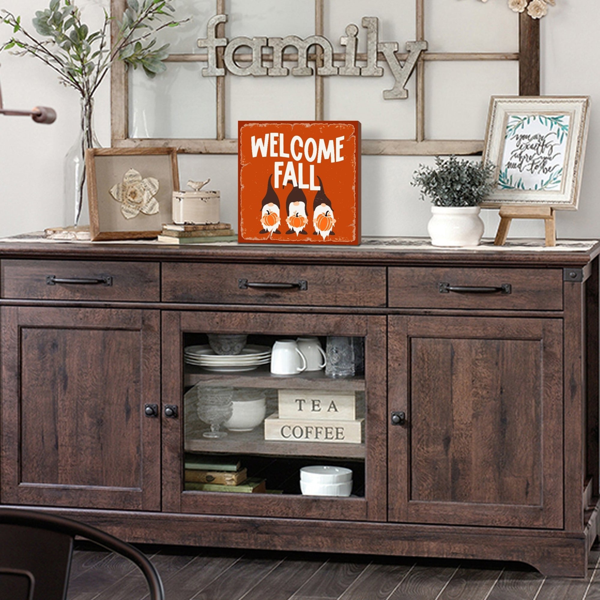 Fall tabletop decor that adds warmth and character to your living space, mixing modern and rustic elements