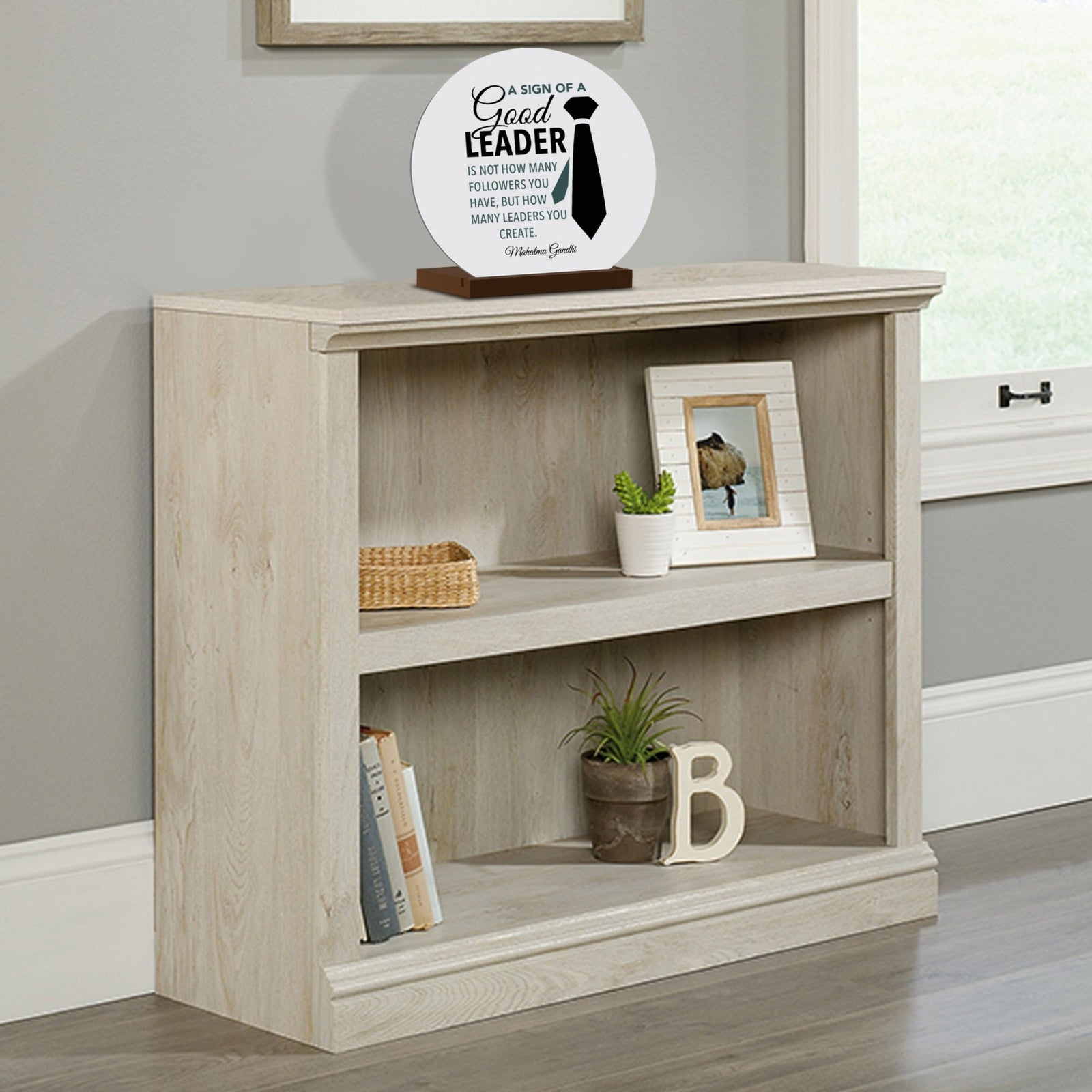 Modern White Boss Leader Round Sign With Solid Wooden Base Gift For Home Décor Ideas - A Sign Of A Good Leader - LifeSong Milestones