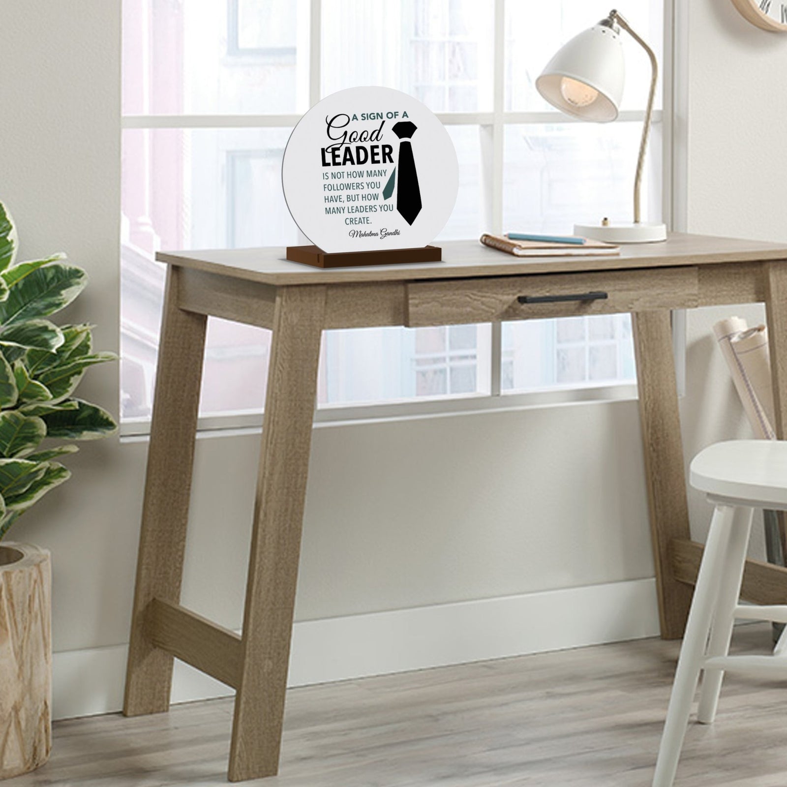 Modern White Boss Leader Round Sign With Solid Wooden Base Gift For Home Décor Ideas - A Sign Of A Good Leader - LifeSong Milestones