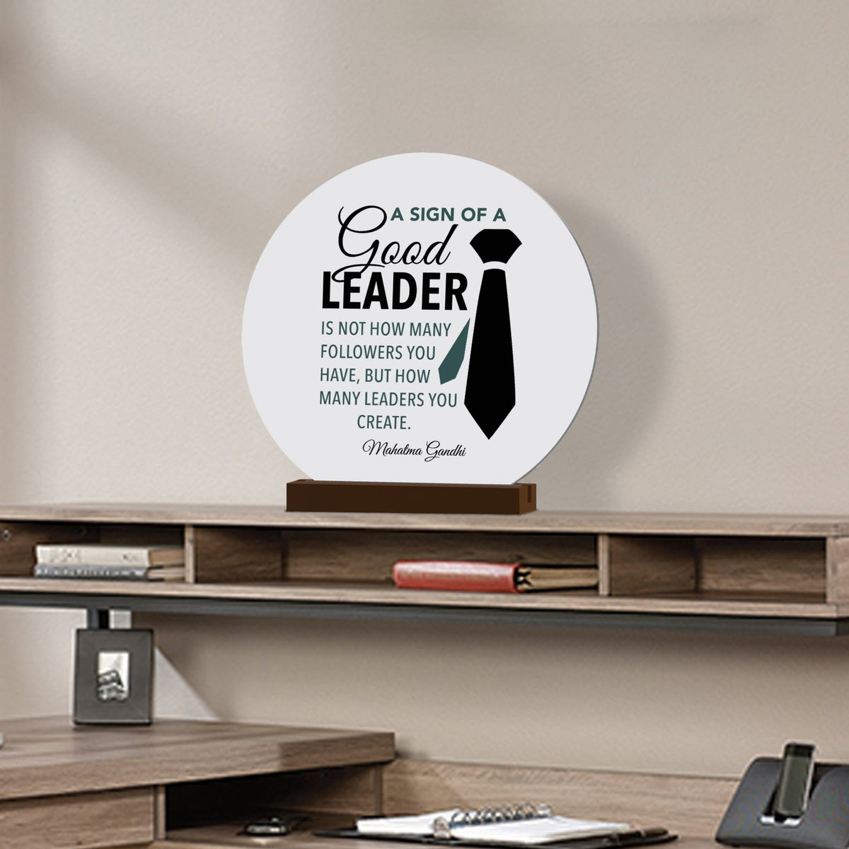 Modern White Boss Leader Round Sign With Solid Wooden Base Gift For Home Décor Ideas - A Sign Of A Good Leader - LifeSong Milestones
