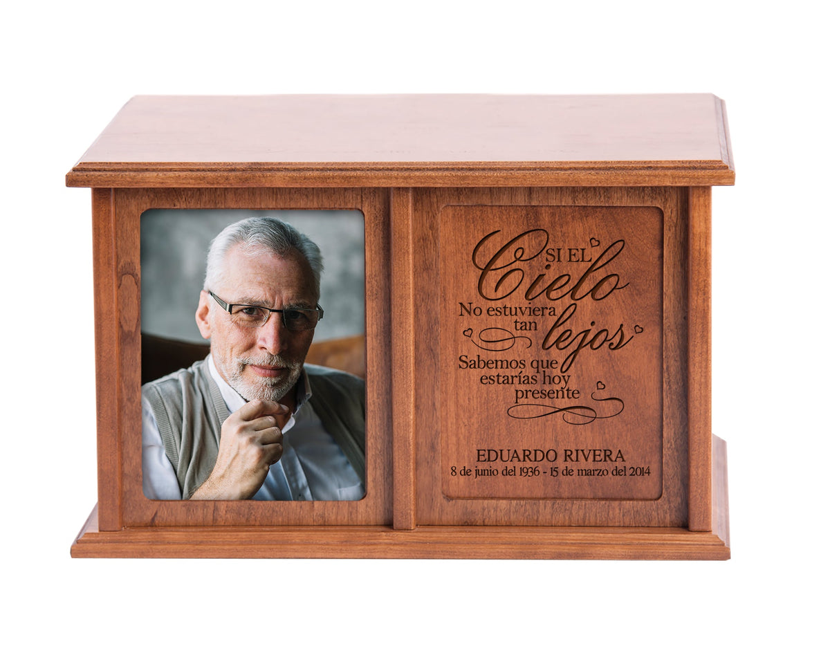 A personalized cremation companion urn in wood, adorned with a heartfelt Spanish verse. Designed for two adults’ ashes, this double urn combines functionality with emotional significance, making it a decorative urn to cherish forever.